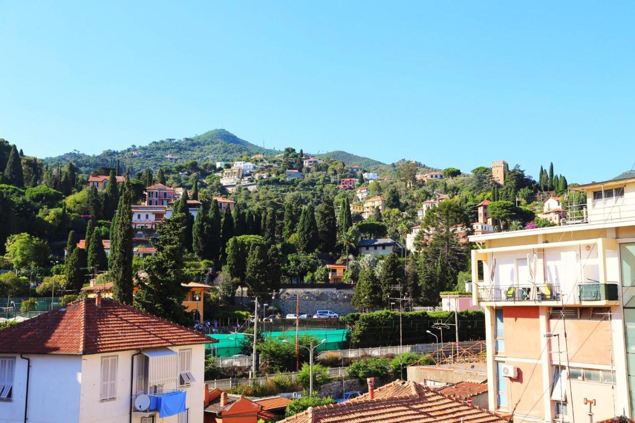 Hotel Alla Fontanella Алассио Экстерьер фото